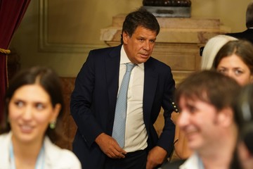 Manes denunciará a Santiago Caputo por amenazas 