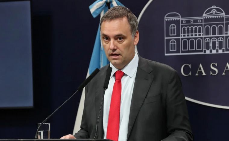 Manuel Adorni será candidato a legislador porteño 