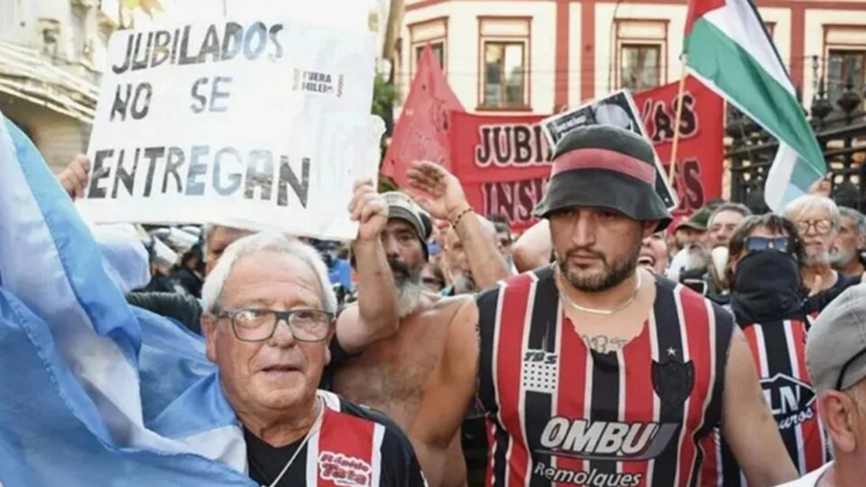 Los hinchas de fútbol marcharán con los Jubilados 