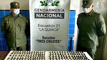 Detuvieron a dos personas con 194 cápsulas de cocaína 