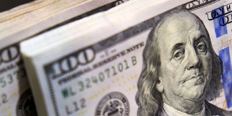 Bloquearán algunas cuentas en dólares 