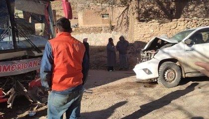 Grave siniestro entre un colectivo con docentes y una camioneta 