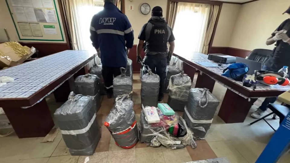 Encontraron 400 kilos de cocaína en un barco en Santa Fe 
