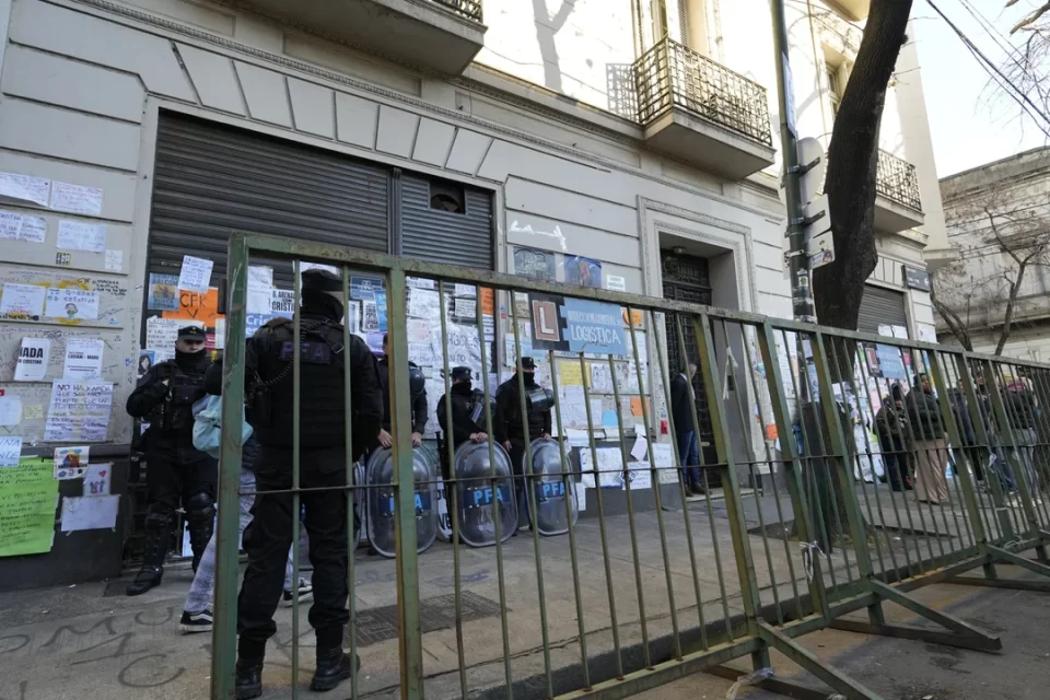 Cristina denunció un operativo “ilegal” en su casa