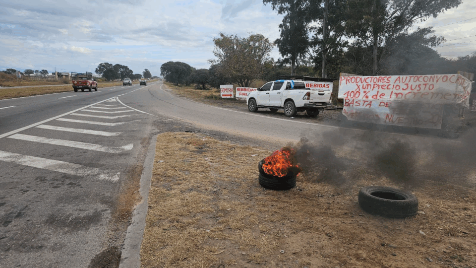 Productores tabacaleros se manifestaron al costado de Ruta 66 