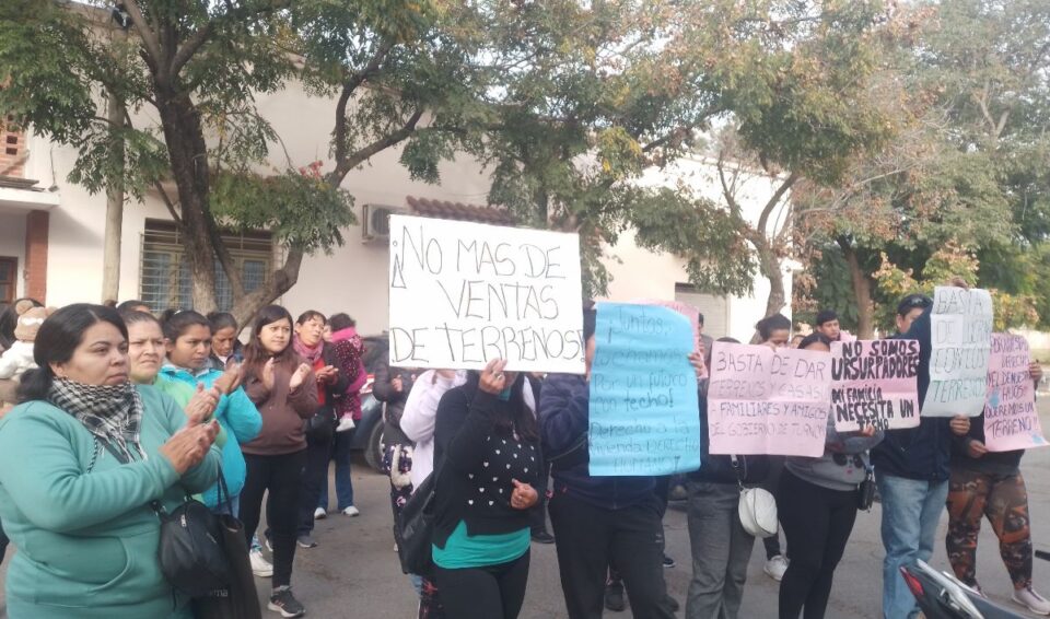 Vecinos reclaman por viviendas en San Pedro