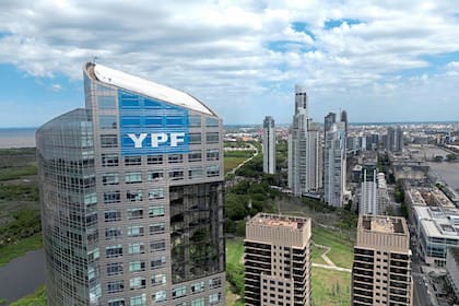 La Justicia de EEUU frenó la entrega de acciones de YPF