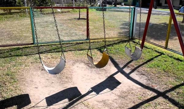 Un niño de 8 años falleció mientras jugaba en una plaza