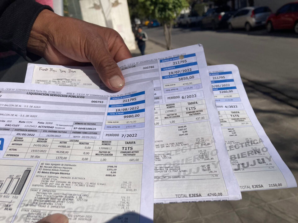 Denuncian precios ilegales en las boletas de luz 