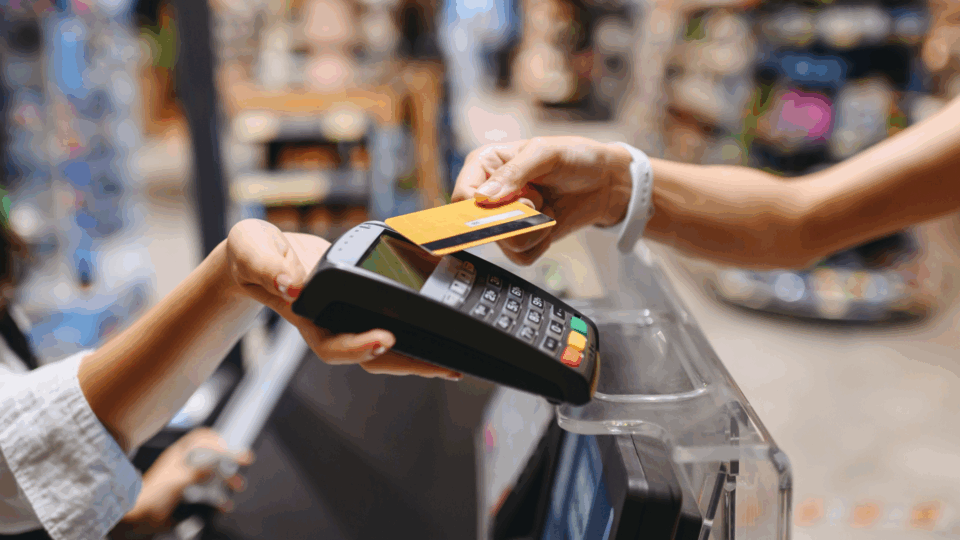 El 46% usa la tarjeta de crédito para comprar comida