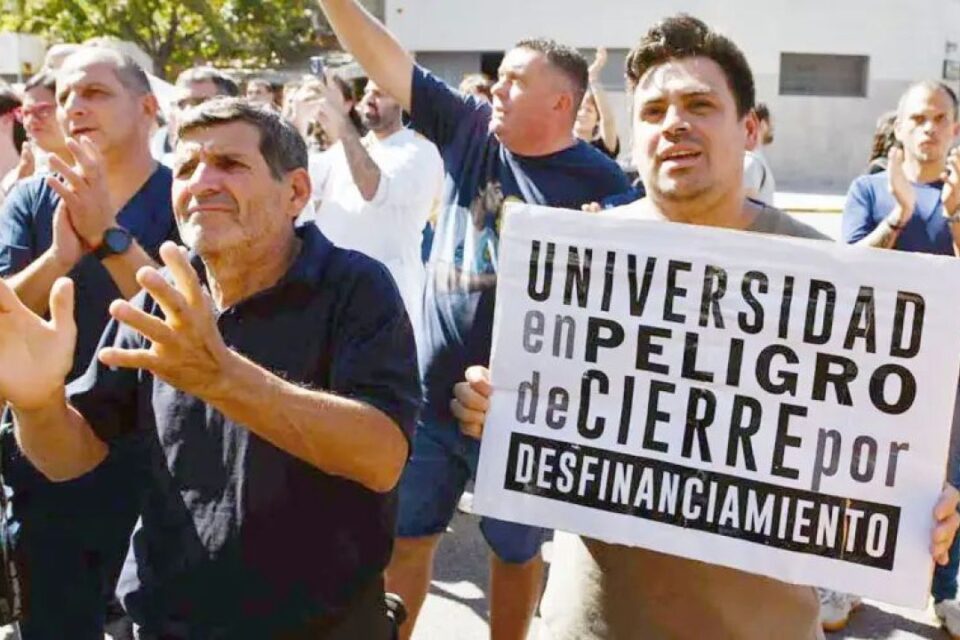 Comenzó el paro de Docentes Universitarios 