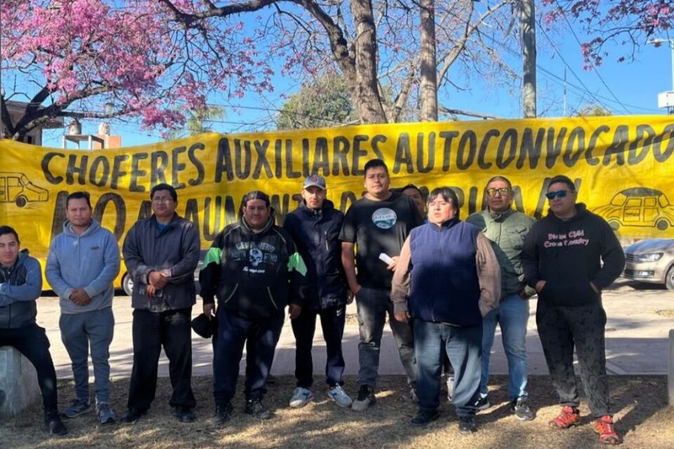 Taxistas se manifestaron en contra de un posible aumento de tarifas 