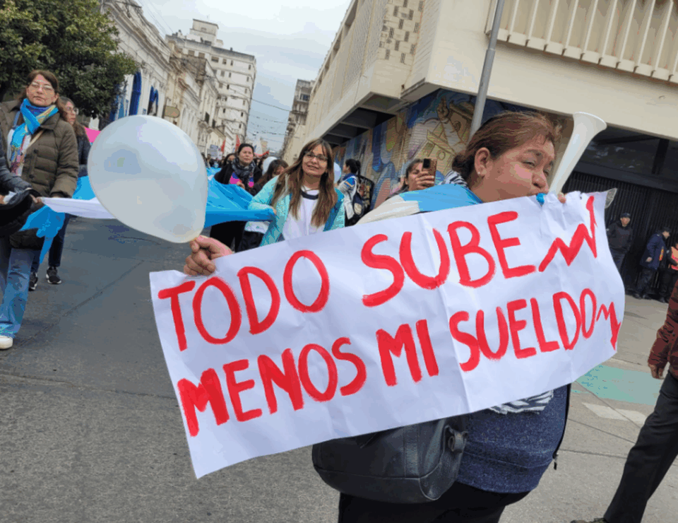 Diferentes gremios marcharon a Casa de Gobierno 