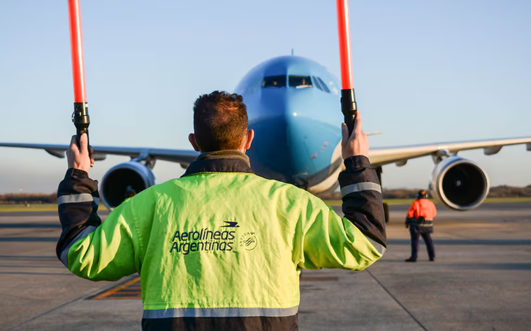Controladores aéreos anunciaron un paro de 5 días 