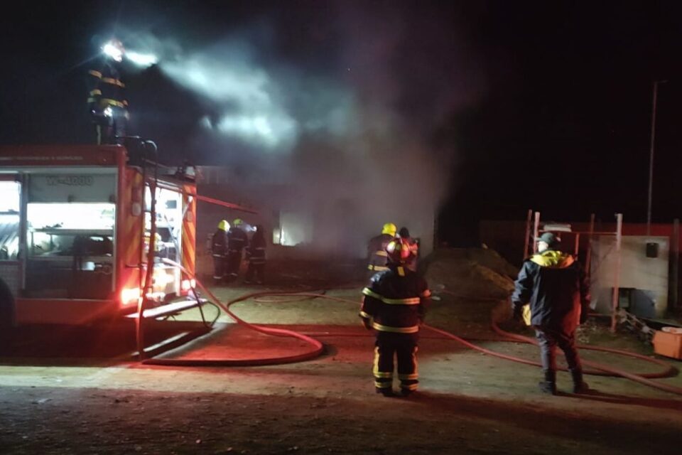 Una familia perdió todo tras un incendio en San Pedro 