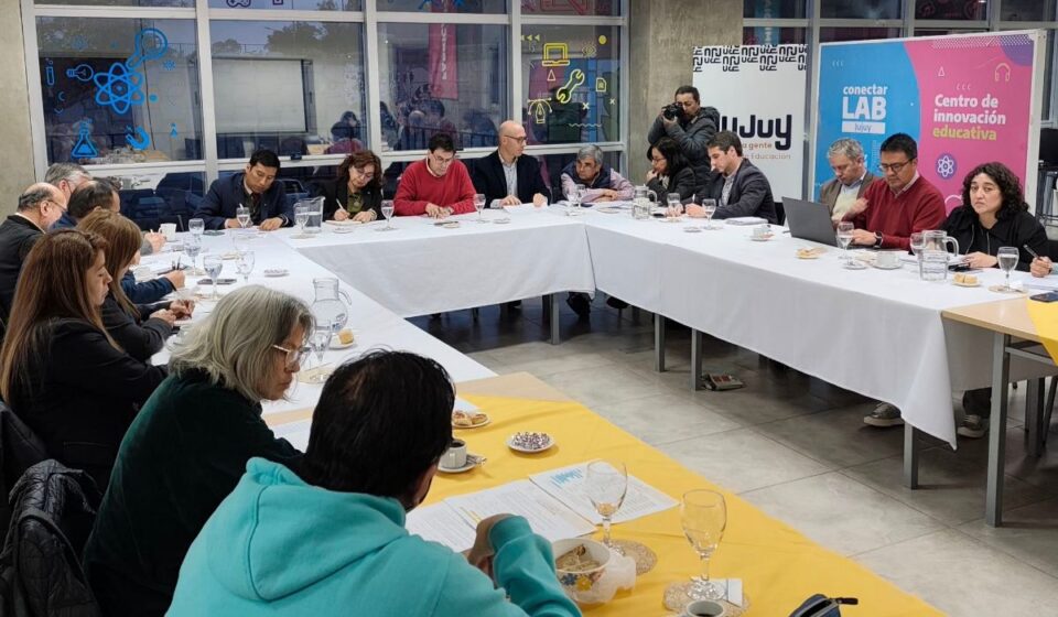 Docentes rechazan la oferta salarial del Gobierno Provincial