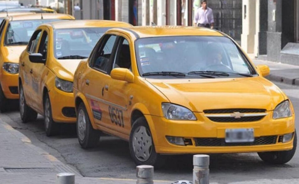 Taxistas reclaman en contra de un posible aumento 