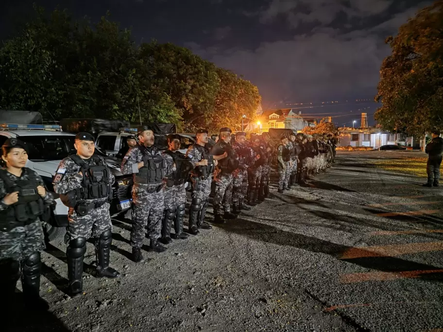 Detuvieron a seis personas y clausuraron bares en un operativo 