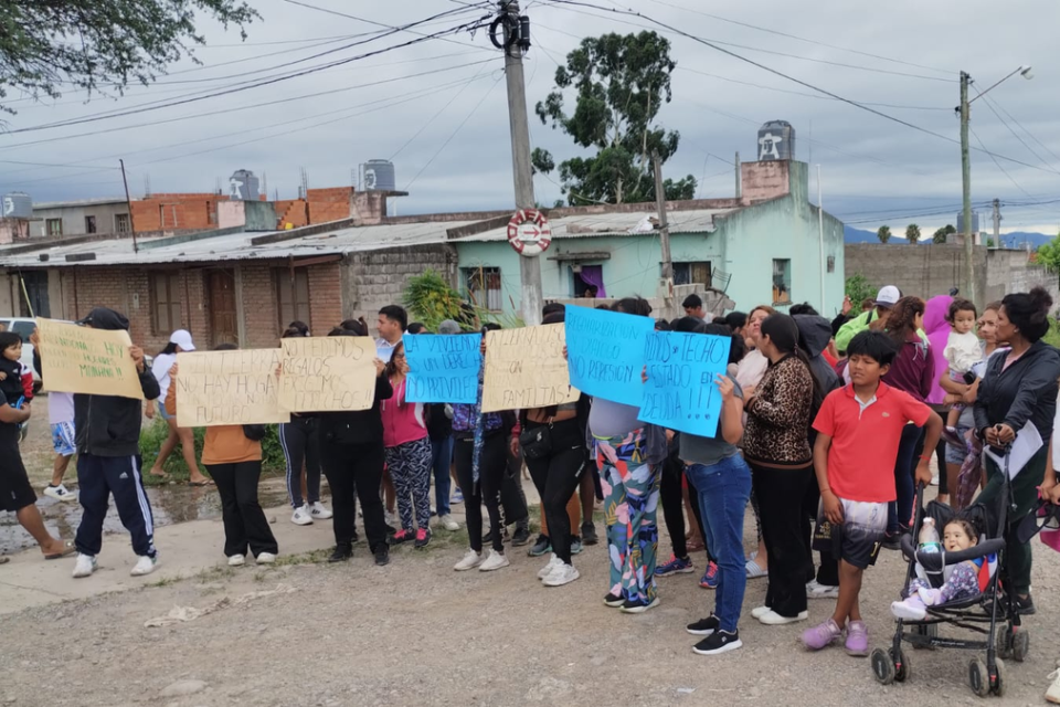 Vecinos reclaman por viviendas en Palpalá 