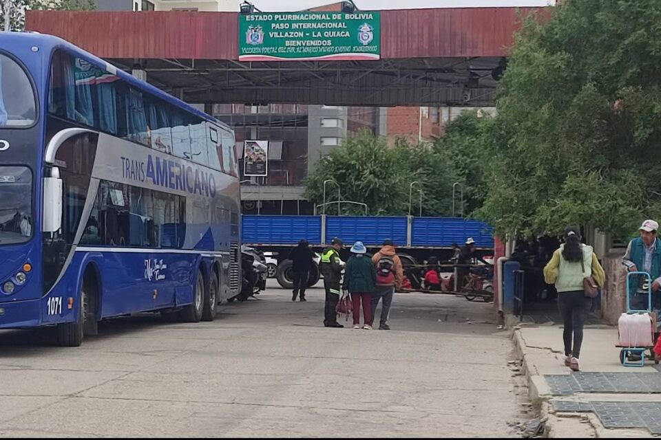 Bloquearon el puente Villazón – La Quiaca 