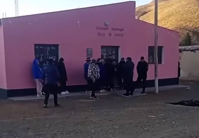 Denuncian despidos y clientelismo en el Comisionado de Palca de Aparzo