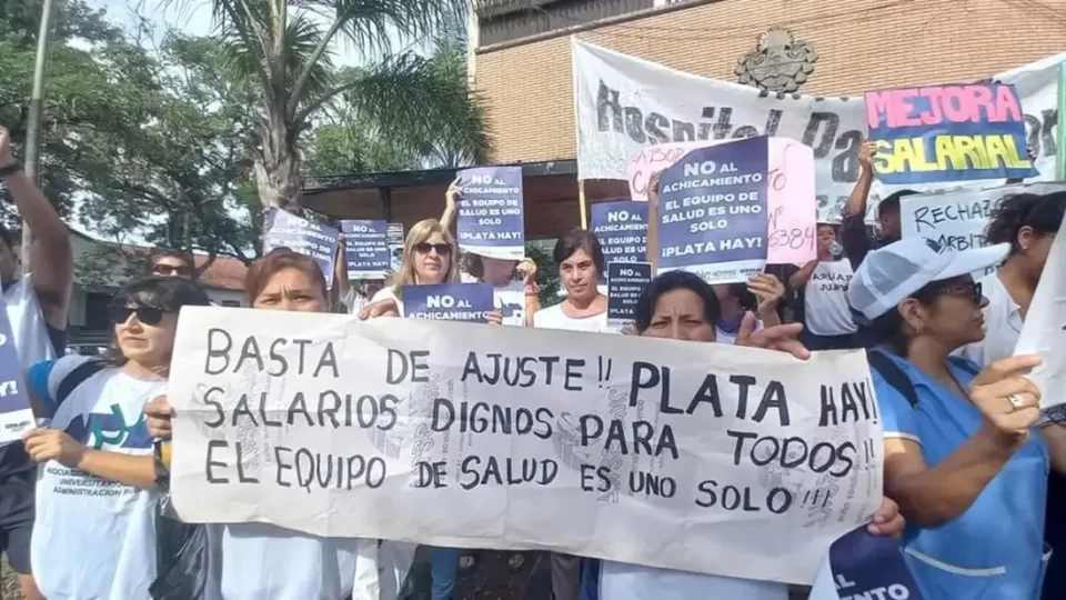 Médicos se encuentran en estado de alerta por la precarización laboral 