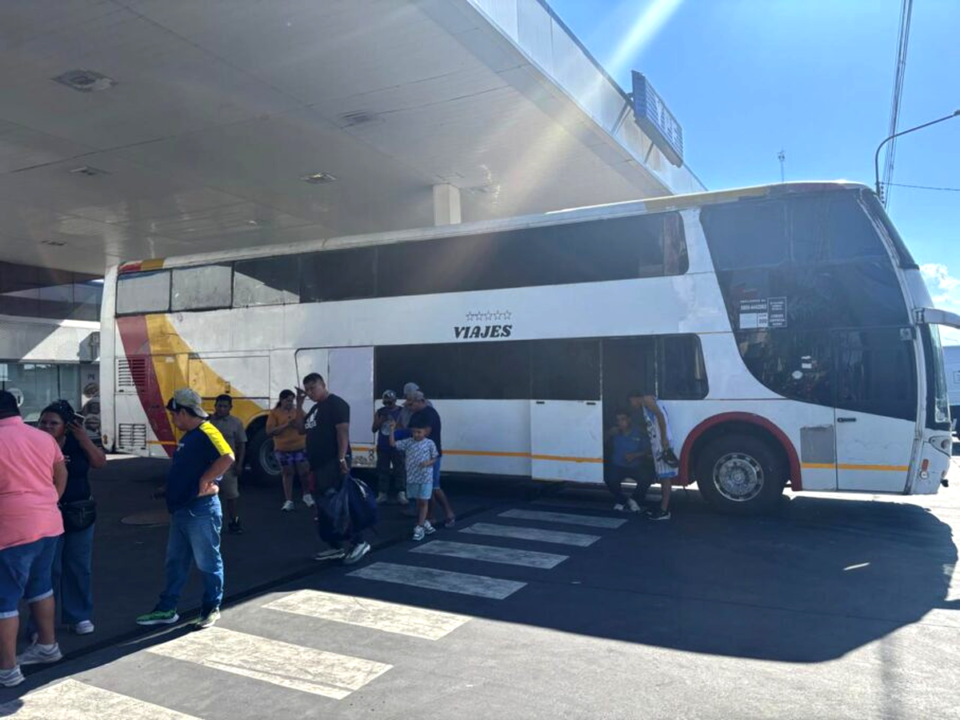 Detuvieron colectivos clandestinos con pasajeros en Jujuy 