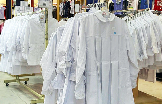Uniformes y calzado encabezan los mayores gastos escolares