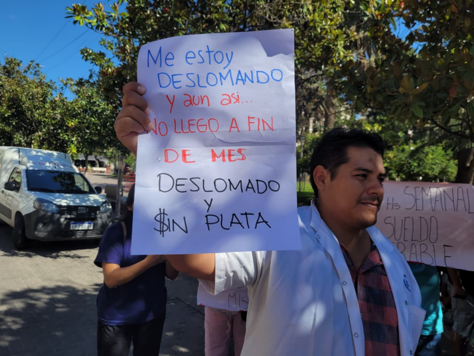Enfermeros reclaman por mejoras salariales 