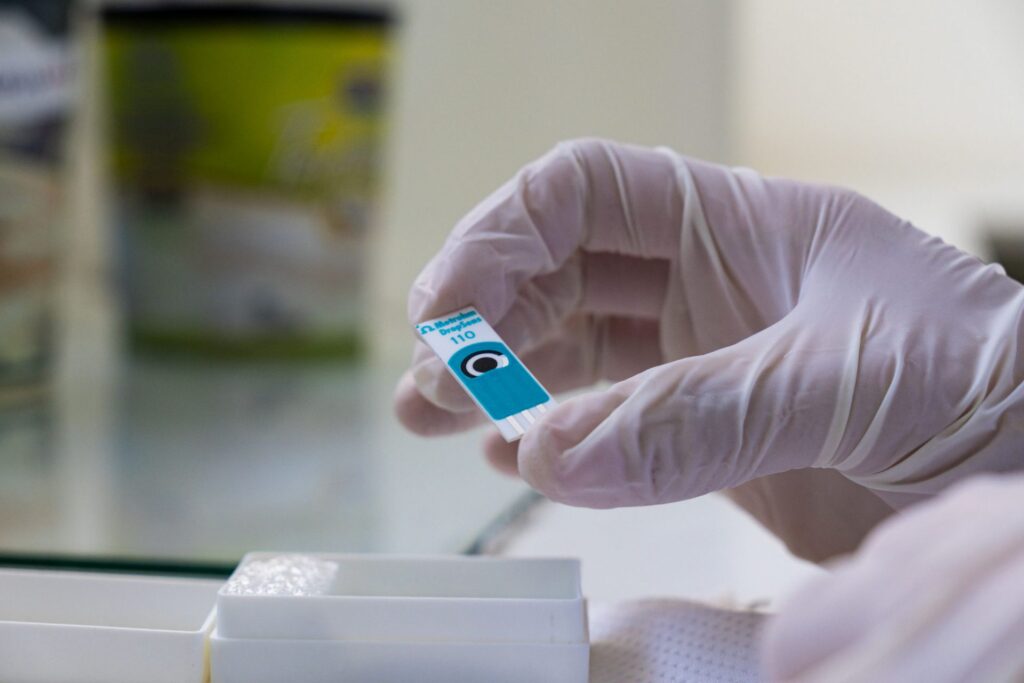Crearon un sensor portátil que detectó arsénico en agua