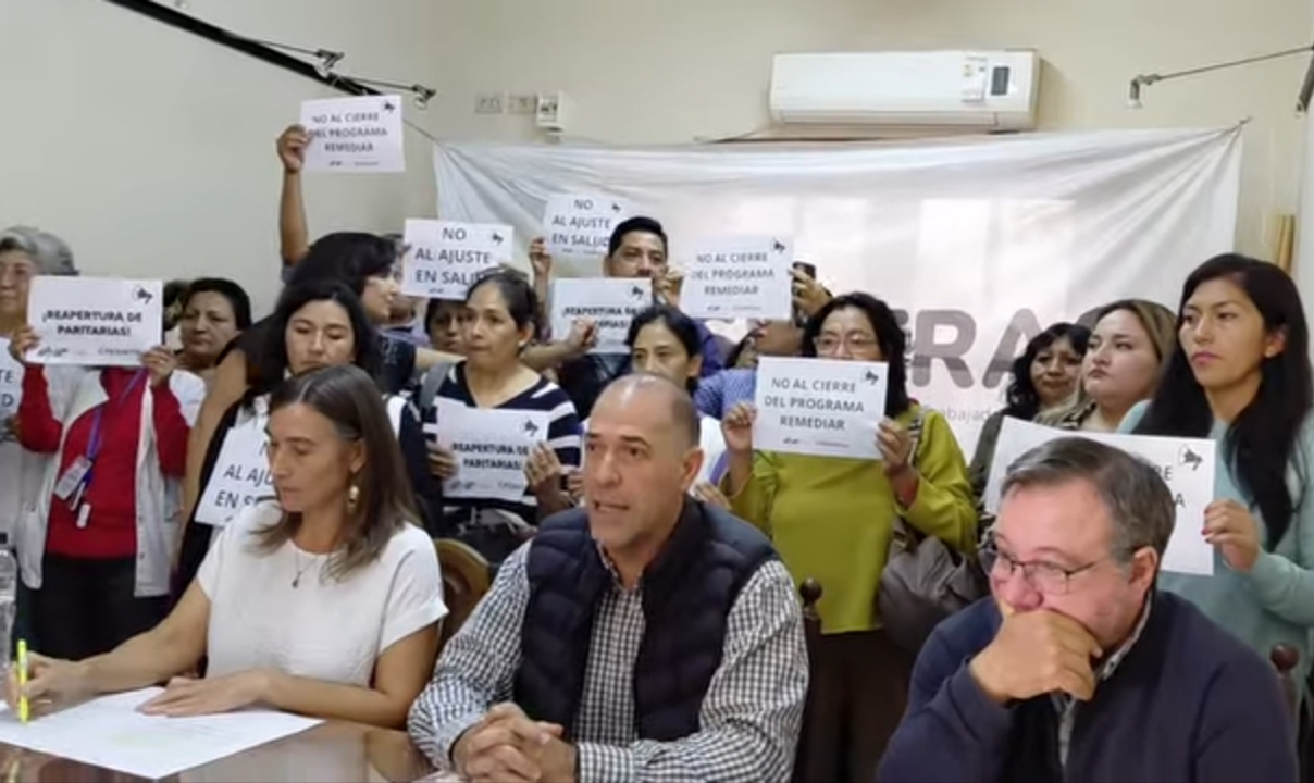 Profesionales exigen recomposición salarial 