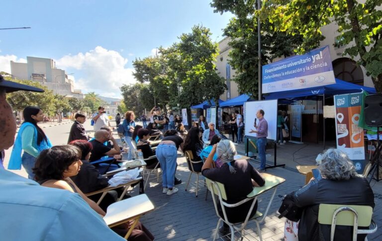 Paro de Docentes Universitarios: Realizarán clases públicas 