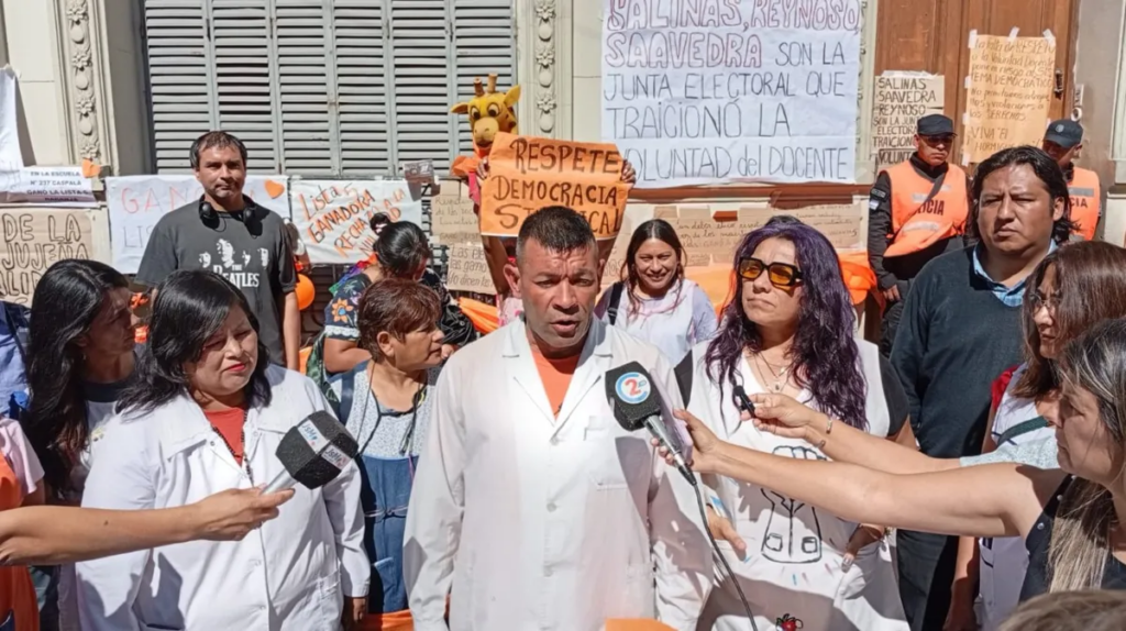 Docentes denuncian maltrato policial