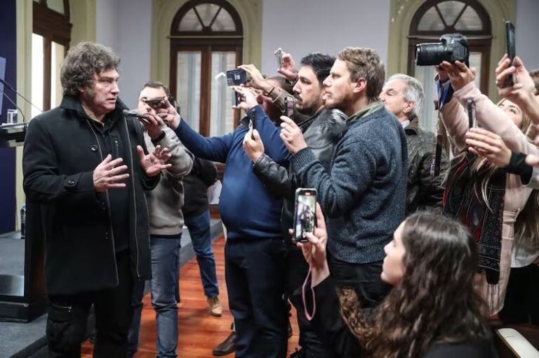 El Gobierno prohíbe el ingreso de todos los periodistas a Casa Rosada