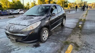 Un auto se incendió frente a la Legislatura 