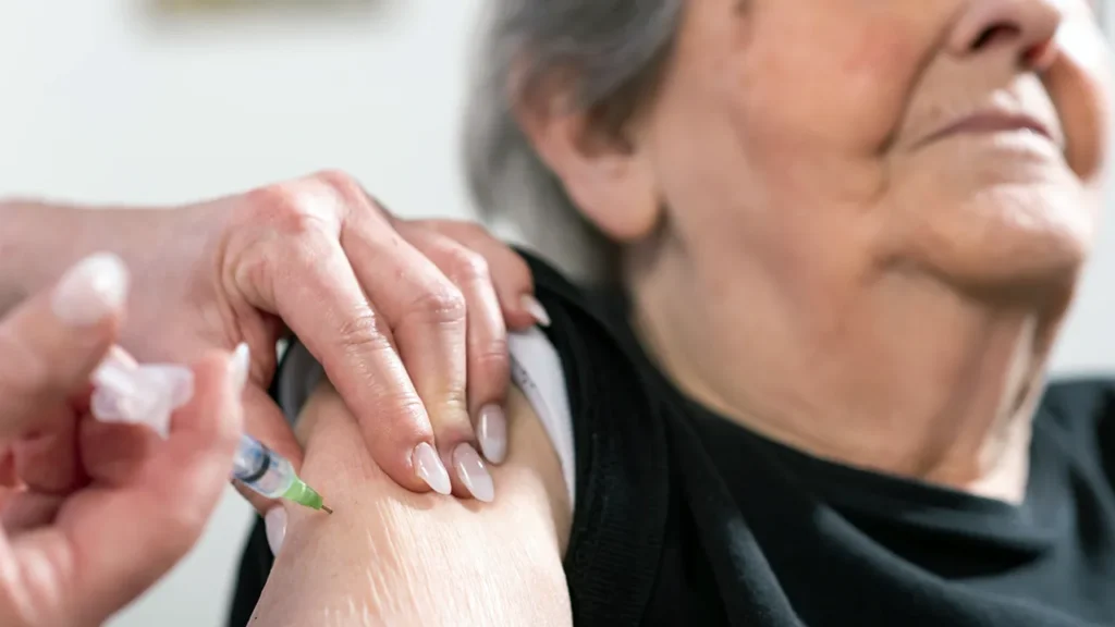 Advierten la escasez de vacunas antigripales