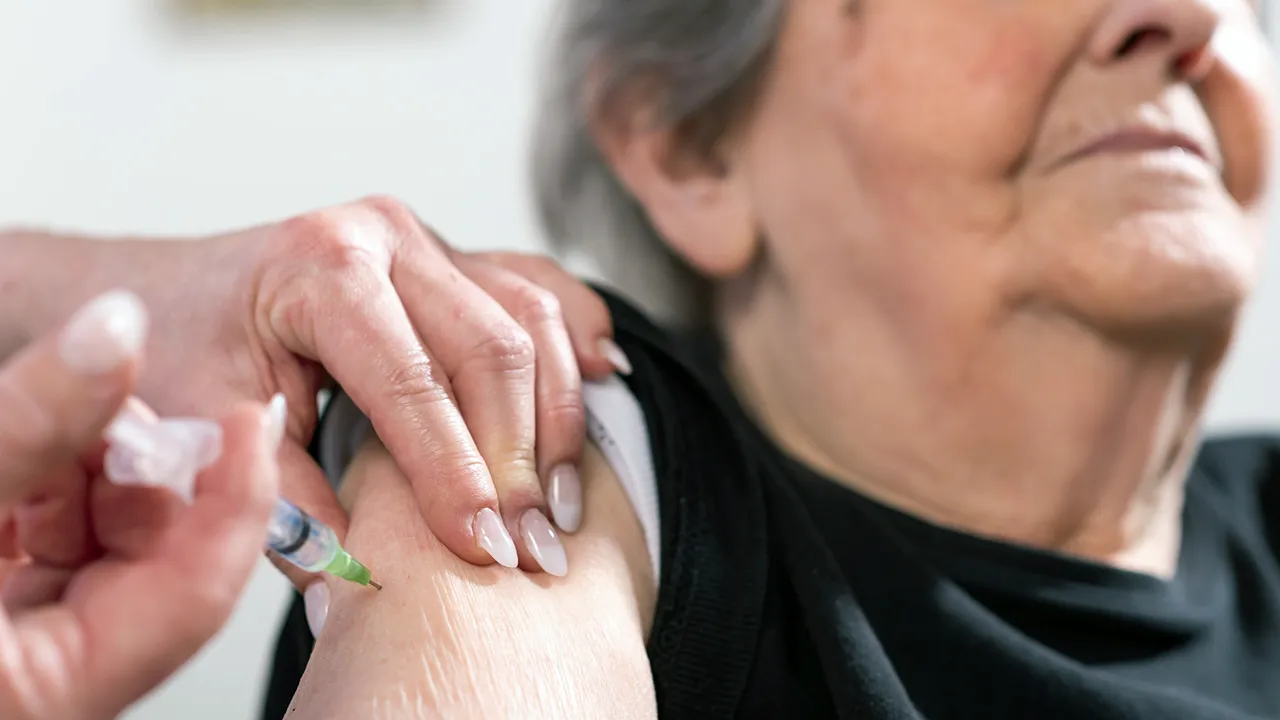 Advierten la escasez de vacunas antigripales