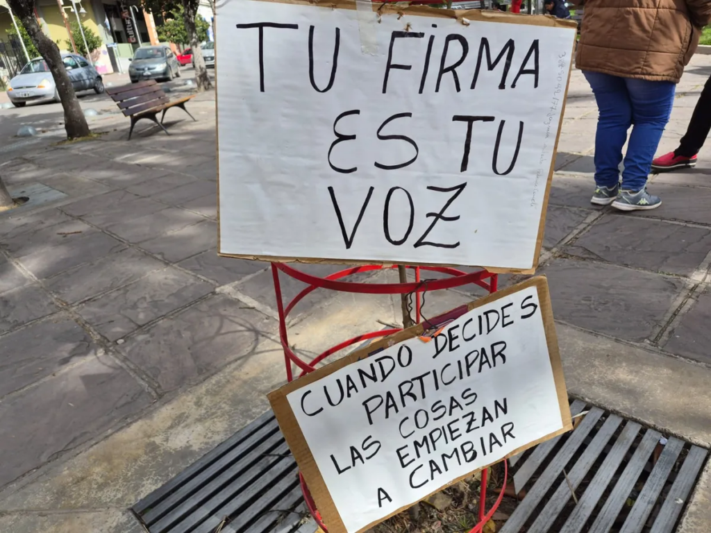 Vecinos juntan firmas en contra de EJESA