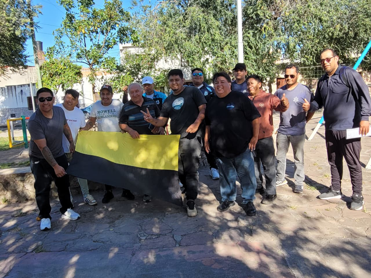 Taxistas reclaman por más controles y menos impuestos 