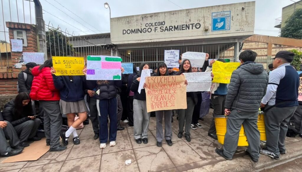 Estudiantes reclamaron por seguridad y mejoras edilicias 