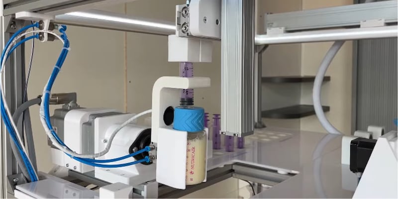 Inventaron un robot que automatiza la nutrición de bebés