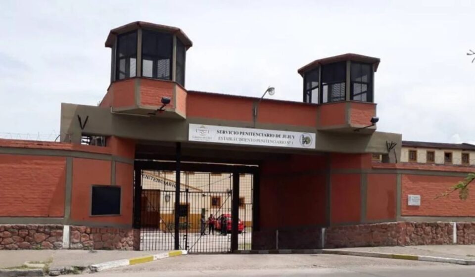 Dos presos están internados, tras un incendio en la cárcel de Gorriti
