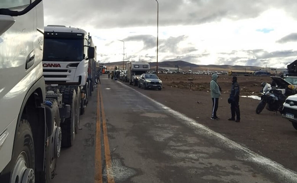 Por condiciones climáticas cerraron el Paso de Jama