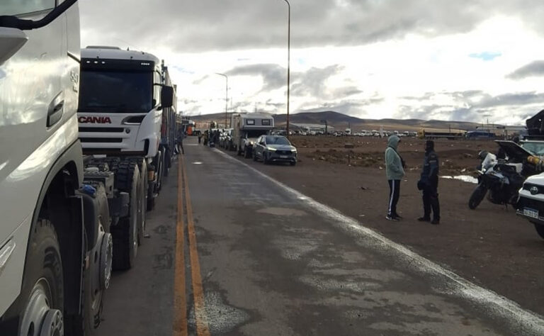 Por condiciones climáticas cerraron el Paso de Jama
