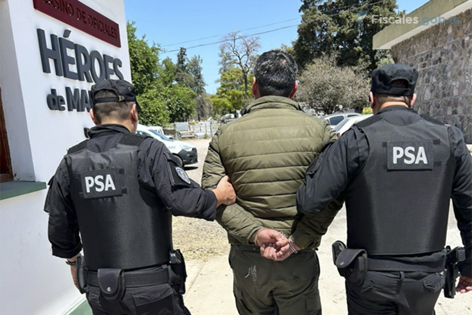 Detuvieron a 3 gendarmes por contrabando 