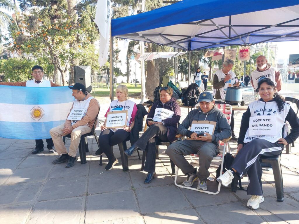 Docentes realizan su segunda jornada de ayuno 