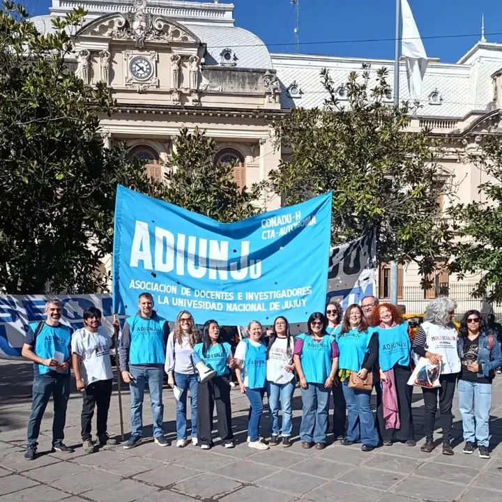 Docentes Universitarios comenzaron un paro de 24 horas  